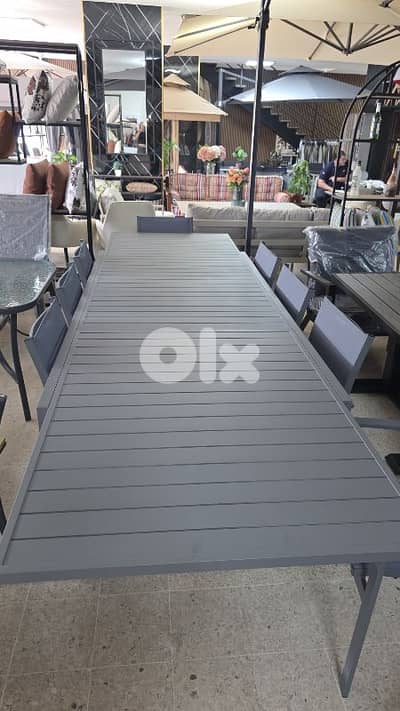 Aluminium table with 8 chairs  طاولة الومينيوم بتفتح مع ٨ كراسي