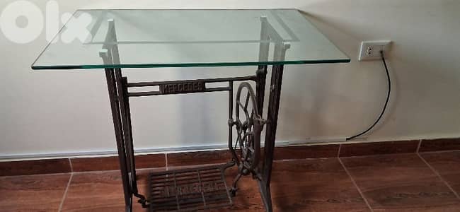 مكنه خياطه معموله طاوله ديكور