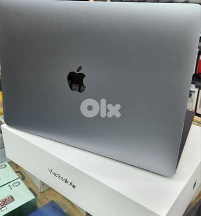 Like-New MacBook Air M1 – 98% Battery – Zero Scratches