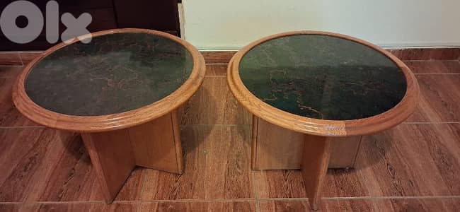 طاوله عدد ٢ شبه جديد السعر ٣٠