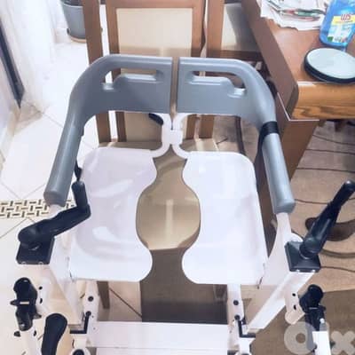Multifunctional transfer wheelchair كرسي نقل متعدد الوظائف