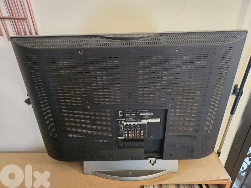Sony BRAVIA KLV-32U300A, a 32-inch LCD 1