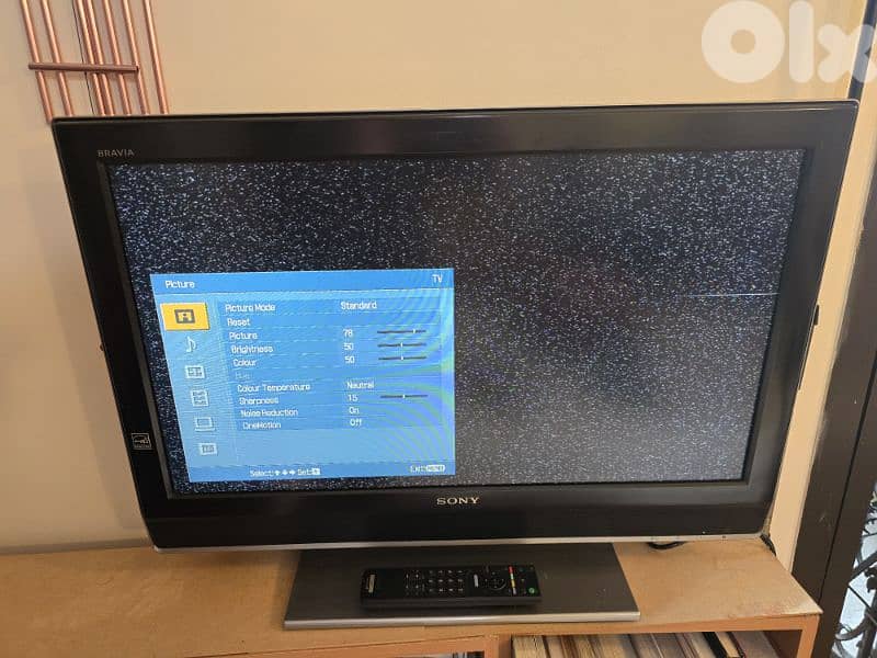 Sony BRAVIA KLV-32U300A, a 32-inch LCD 6