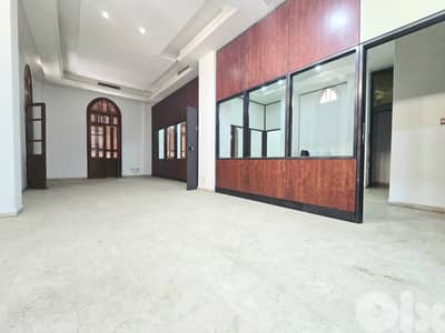 RAO26-5019 Office 250 sqm for Rent – Downtown