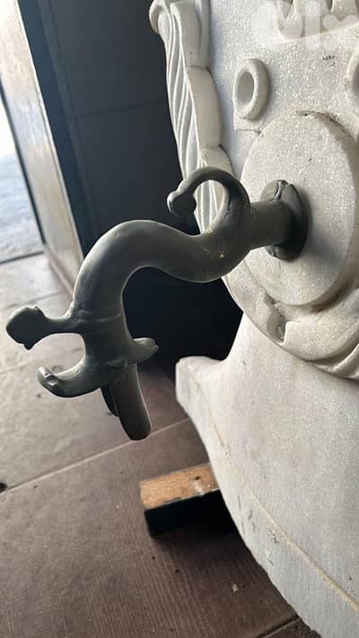 Old marble sinks مغاسل رخام قديمة