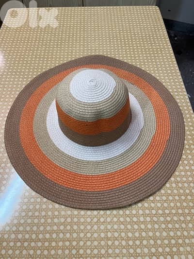 stripped floppy sun woman’s hat