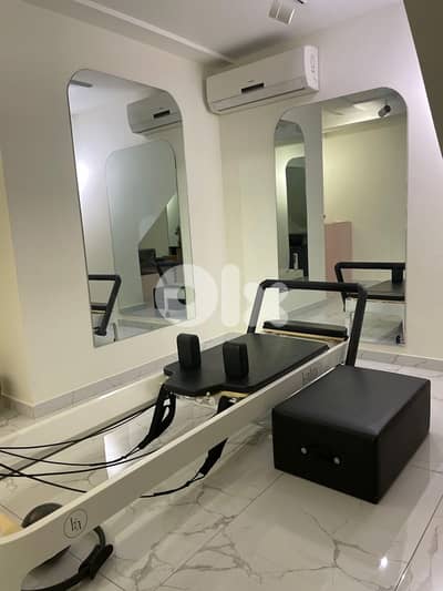 Reformer pilates machine