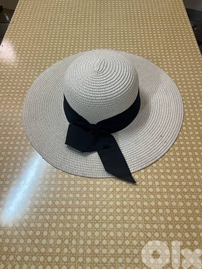 White woven straw floppy woman’s hat