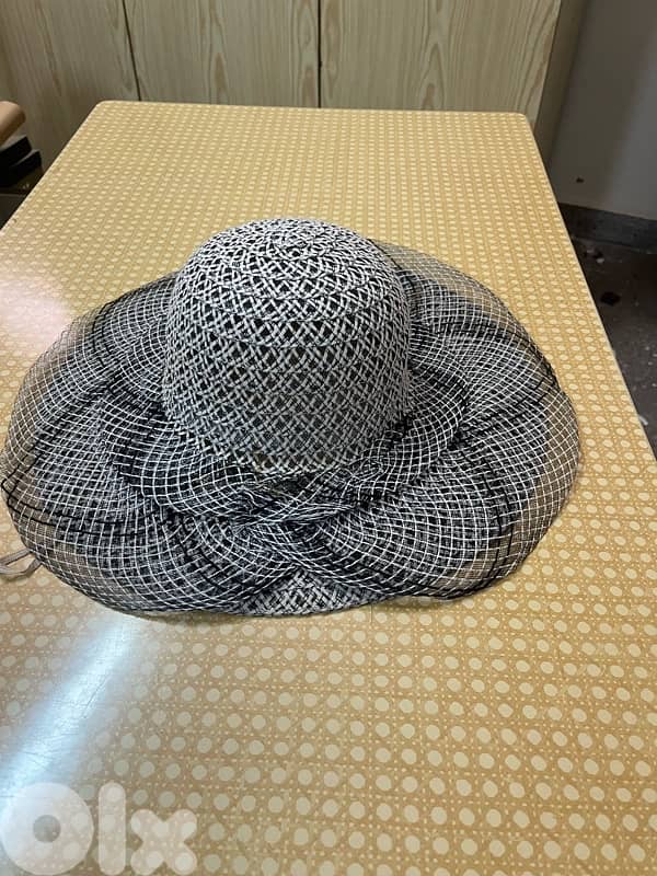black and grey fascinator-style dress hat 1