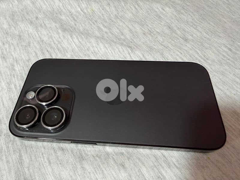 iphone 14pro- with charger+covers 4