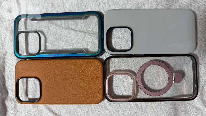 iphone 14pro- with charger+covers 5