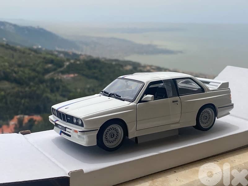 bmw e30 scale 1/24 diecast model car bburago 1