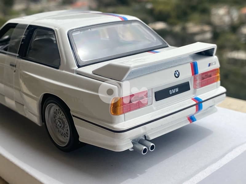 bmw e30 scale 1/24 diecast model car bburago 4