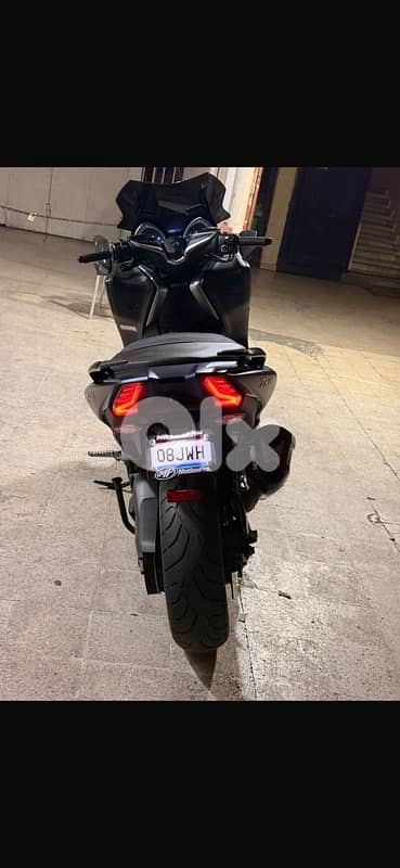 TMAX DX FULL MALLOSSI 1