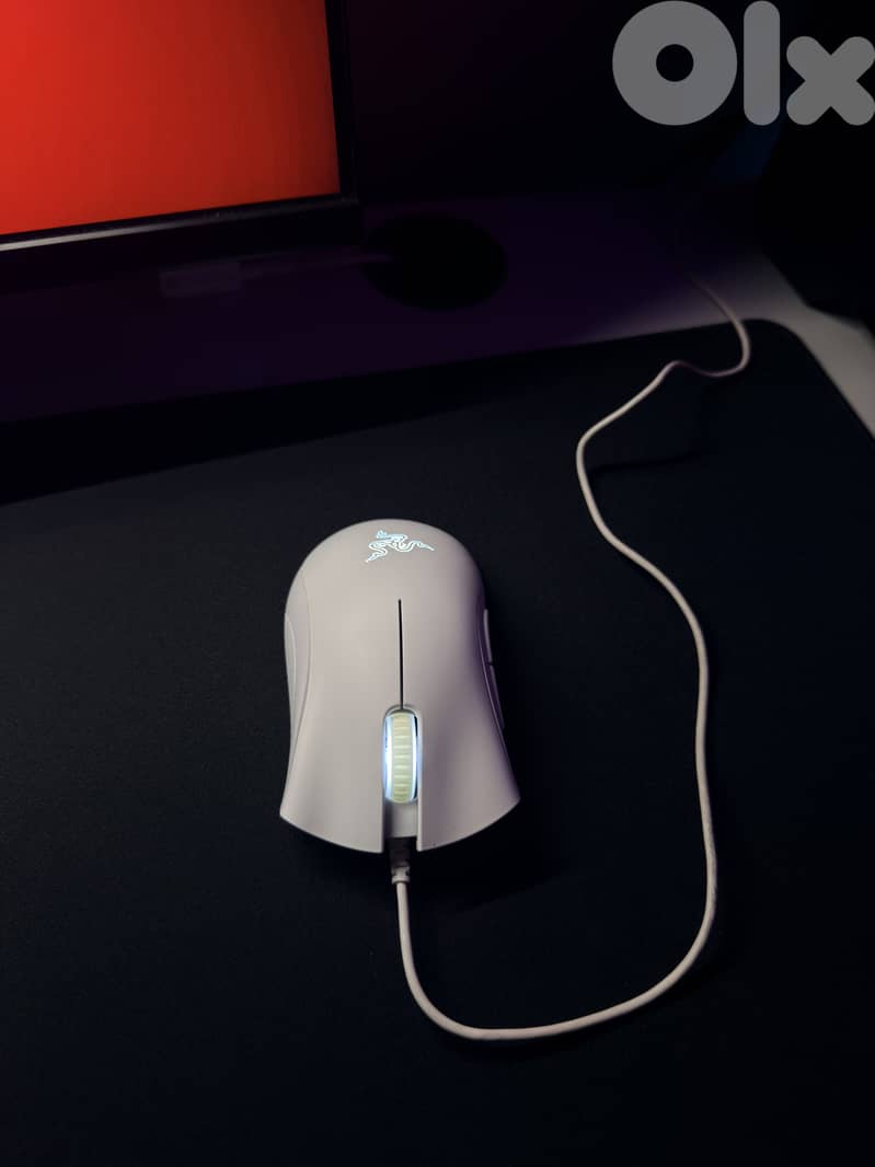 Razer deathadder essential used but new only used 2 weeks no box 1
