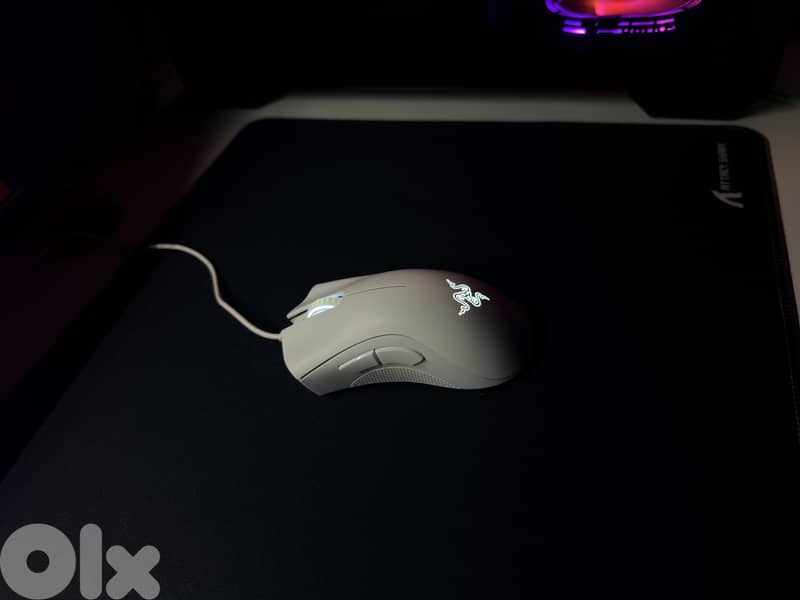 Razer deathadder essential used but new only used 2 weeks no box 3
