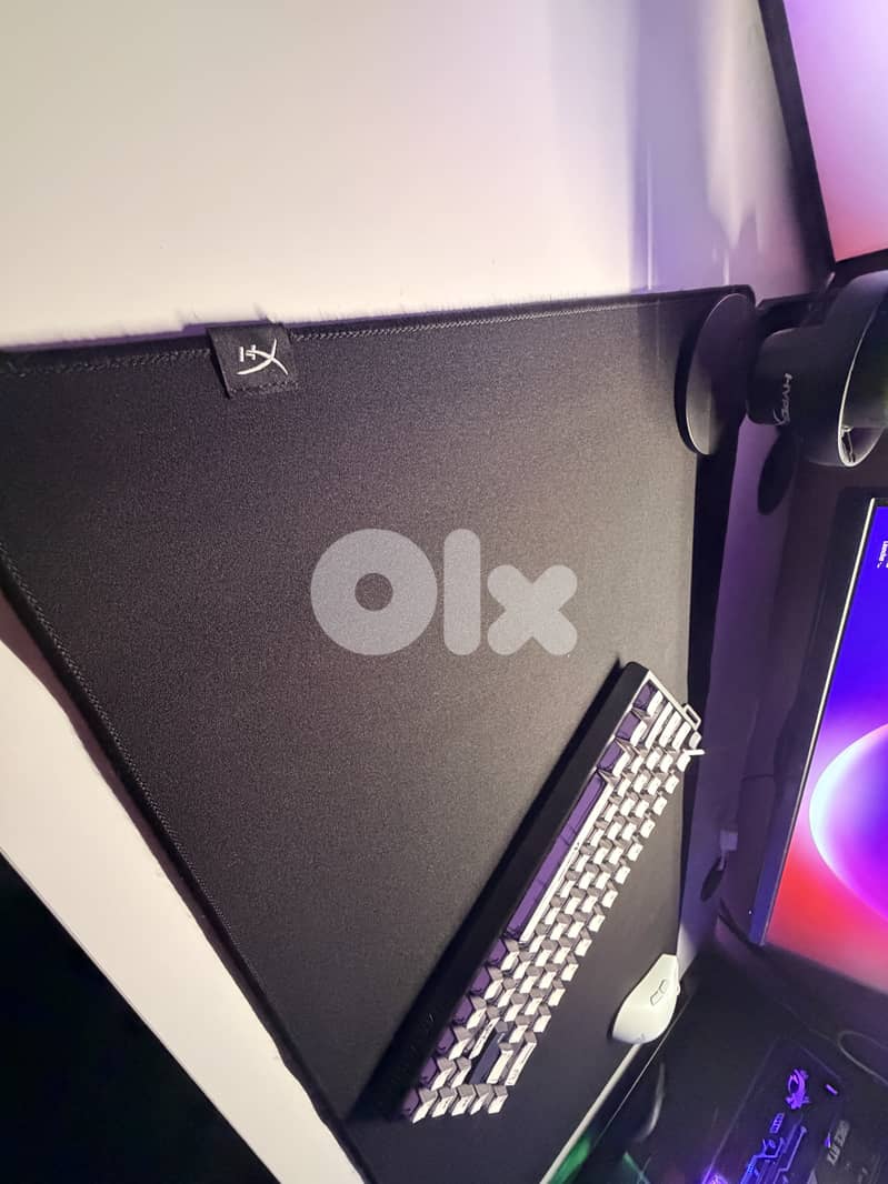 Hyperx mouse pad xxl used 1 month still clean no box 1