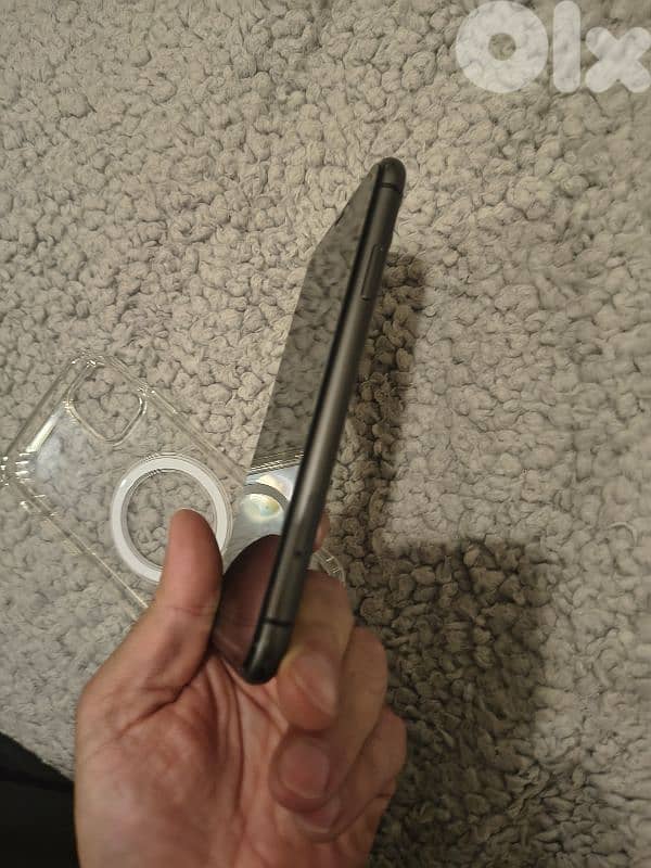 I phone 11 super clean 4