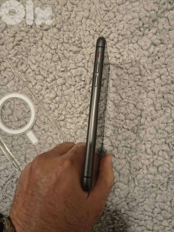 I phone 11 super clean 5