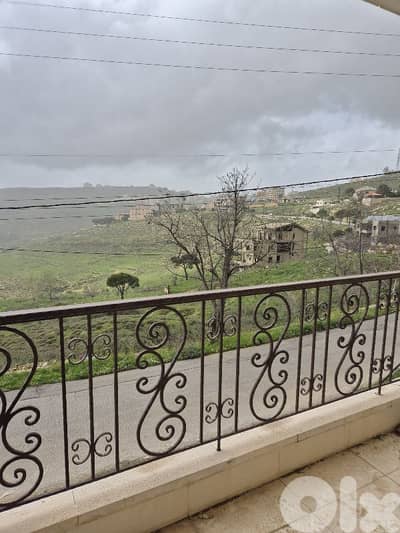 بيت قديم مع جنينة للاجار.