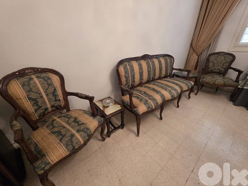 Salon for sales in excellent condition 1