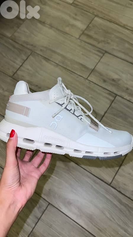 On cloudnova 2 Ice | Sand 3