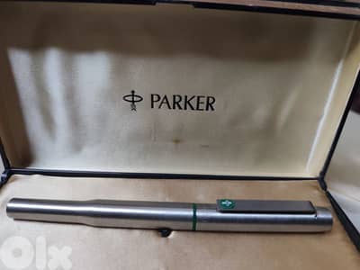 vintage Parker 25 fountain pen, stainless steel finish with green trim