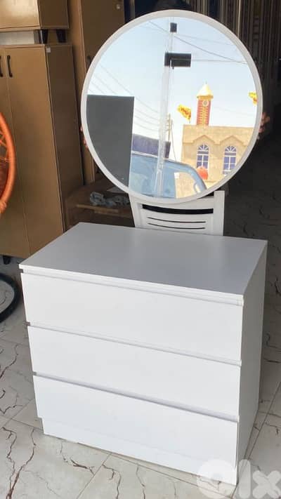 New Dresser 3 Drawers With Mirror High Quality