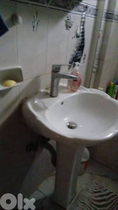 مغسلة مع خلاطها بس ٥ دولار