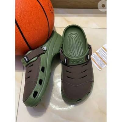 NEW authentic Crocs YUKON