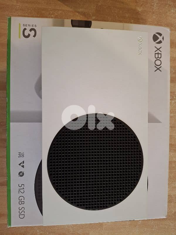 Barely Used Xbox Series S Bundle with Extra Controller and Top Games 4