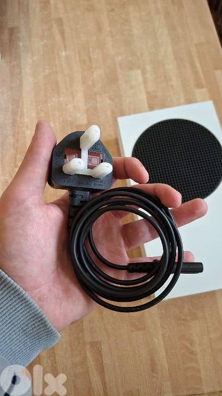 Barely Used Xbox Series S Bundle with Extra Controller and Top Games 5