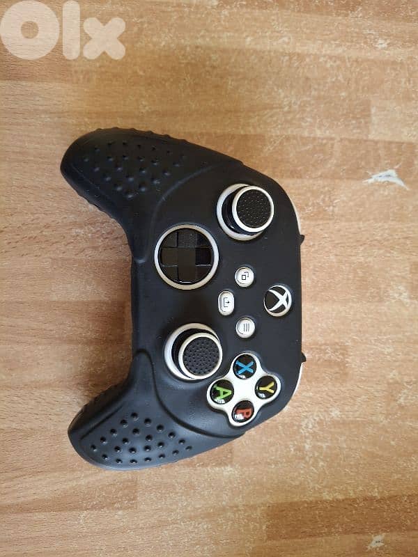 Barely Used Xbox Series S Bundle with Extra Controller and Top Games 8