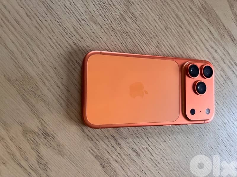 iphone 17 pro like new 3