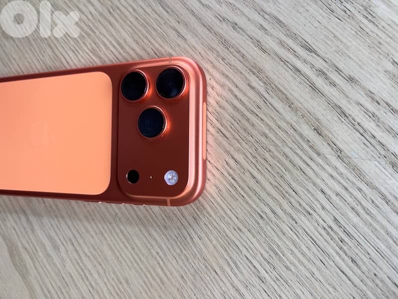 iphone 17 pro like new 4