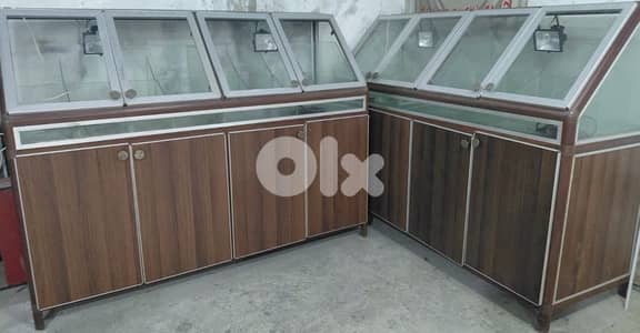 واجهات عرض زجاج والمنيوم تصلح لبيع المكسرات وغيرها