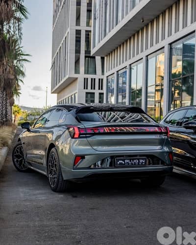 Zeekr  001 used like new 0 accident only used 1 year