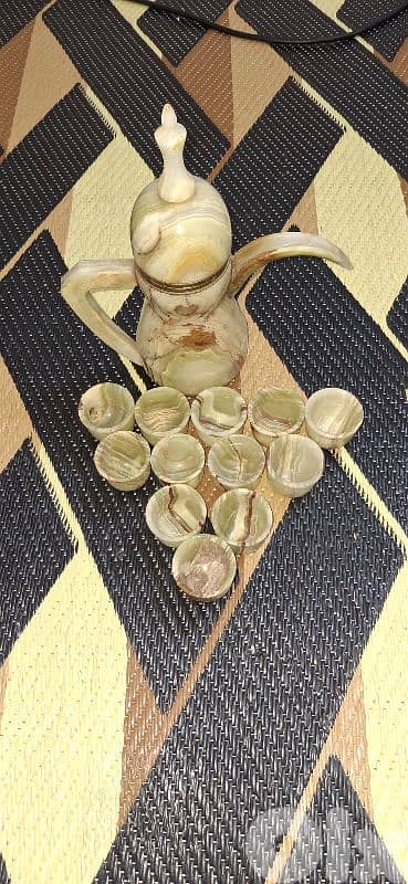 ​طقم دلة و12 فنجان أونيكس (Onyx) رخام طبيعي ثقيل - حالة ممتاز