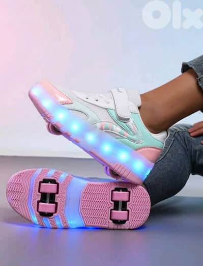 New Fashionable Led Light-Up Roller Shoes With 4 Wheel Roller Skates
