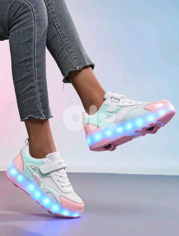 New Fashionable Led Light-Up Roller Shoes With 4 Wheel Roller Skates 2