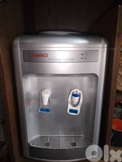 cold and hot water dispenser