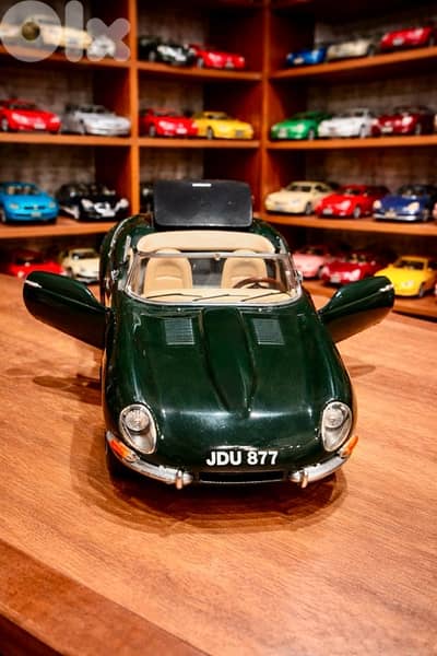 Jaguar E type 1/18 burrago