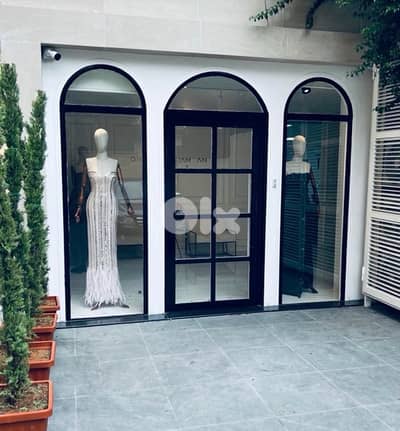 Beautiful ground floor with outdoor space commercial