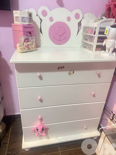 girl bedroom for sale in perfect condition.