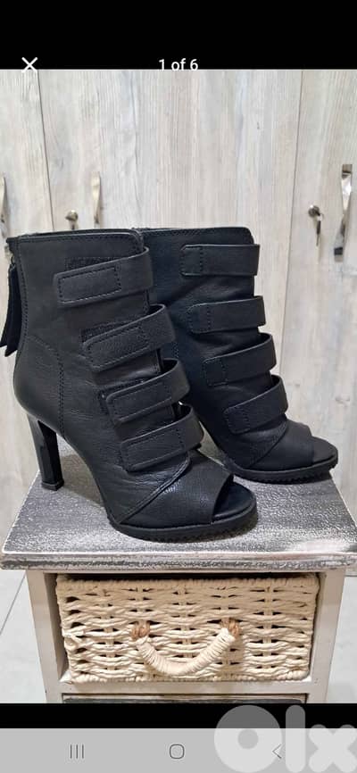 DKNY WOMAN HEELS SIZE 7