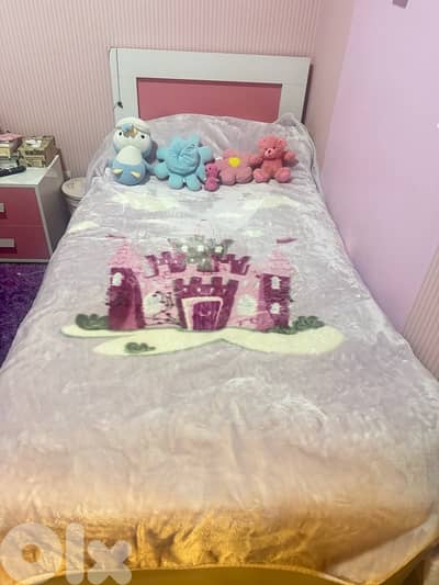 Pink girl bedroom