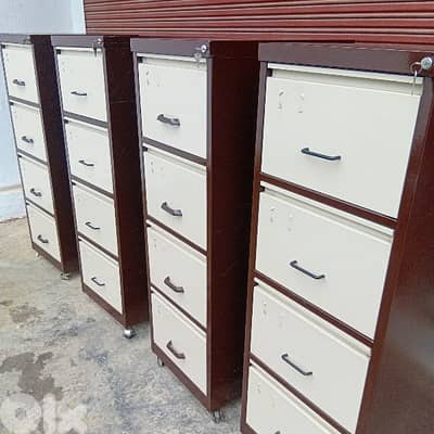 جاورير إيطالي شبه جديد مع دوليب