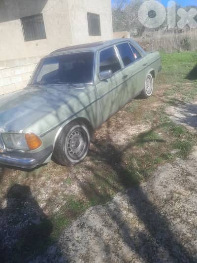 مرسيدس بنز  200 سريس 1981