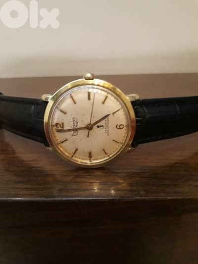 ساعة سويسرية