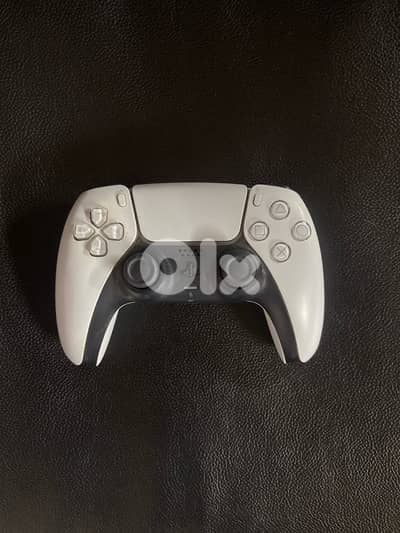 PS5 Controller White (with third-party cable)